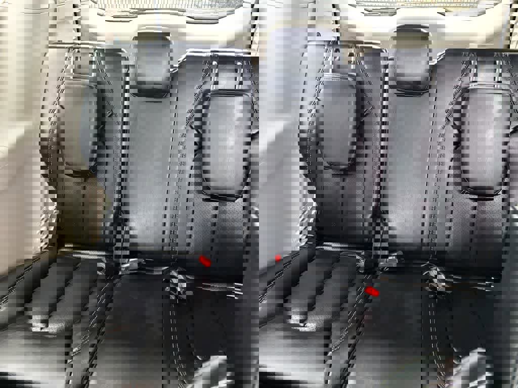 Used 2023 Chrysler Pacifica Touring-L image 11