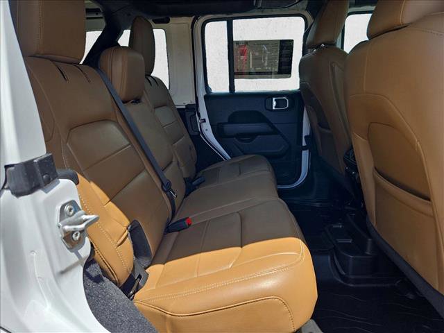 Used 2022 Jeep Wrangler Unlimited Sahara AWD/4WD image 18