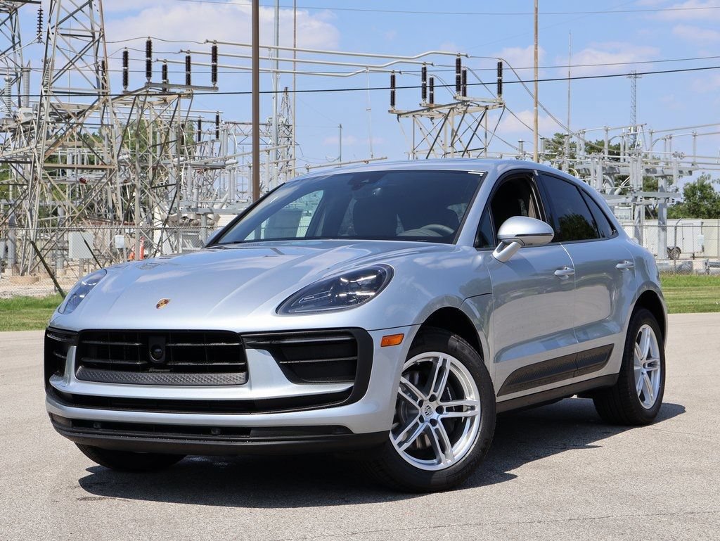 Certified 2025 Porsche Macan AWD/4WD image 1