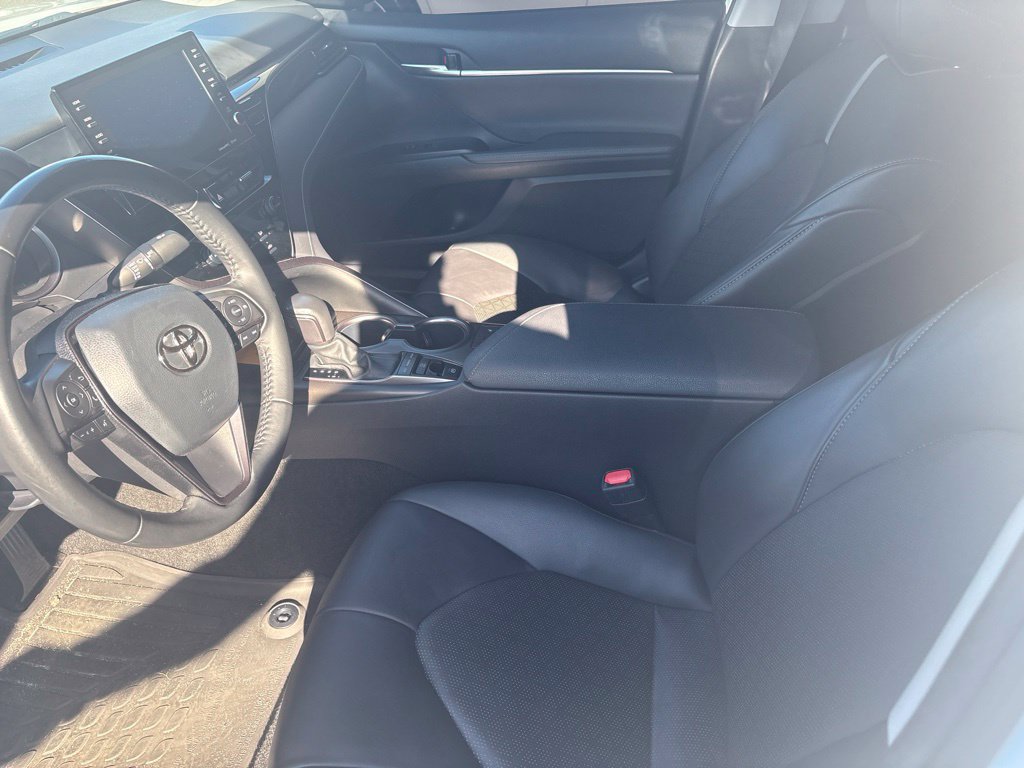 Used 2023 Toyota Camry XSE FWD image 3