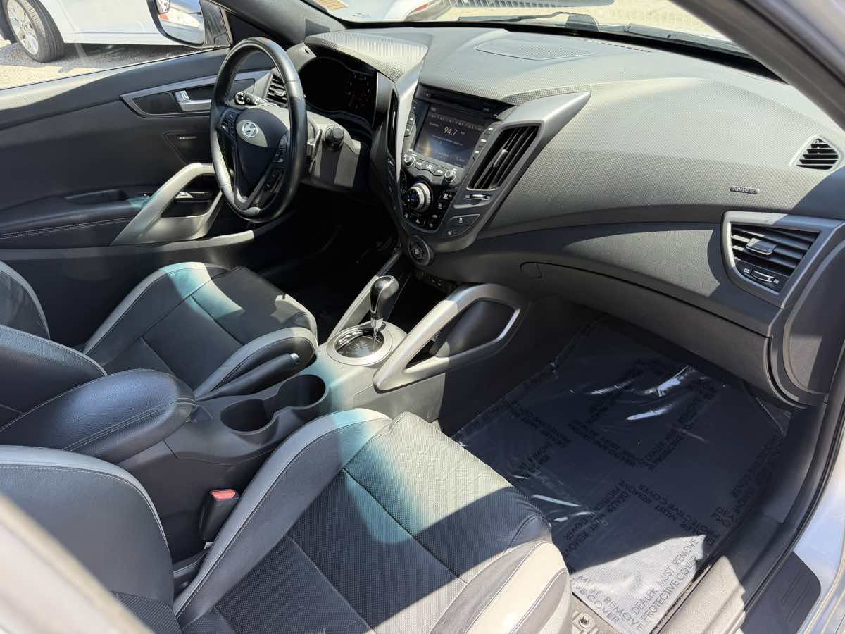 Used 2016 Hyundai Veloster Turbo FWD image 8
