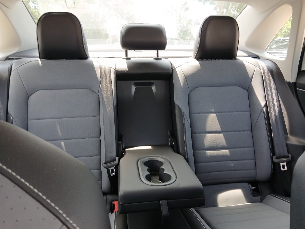 Certified 2025 Volkswagen Jetta SE w/ Sunroof Package FWD image 24
