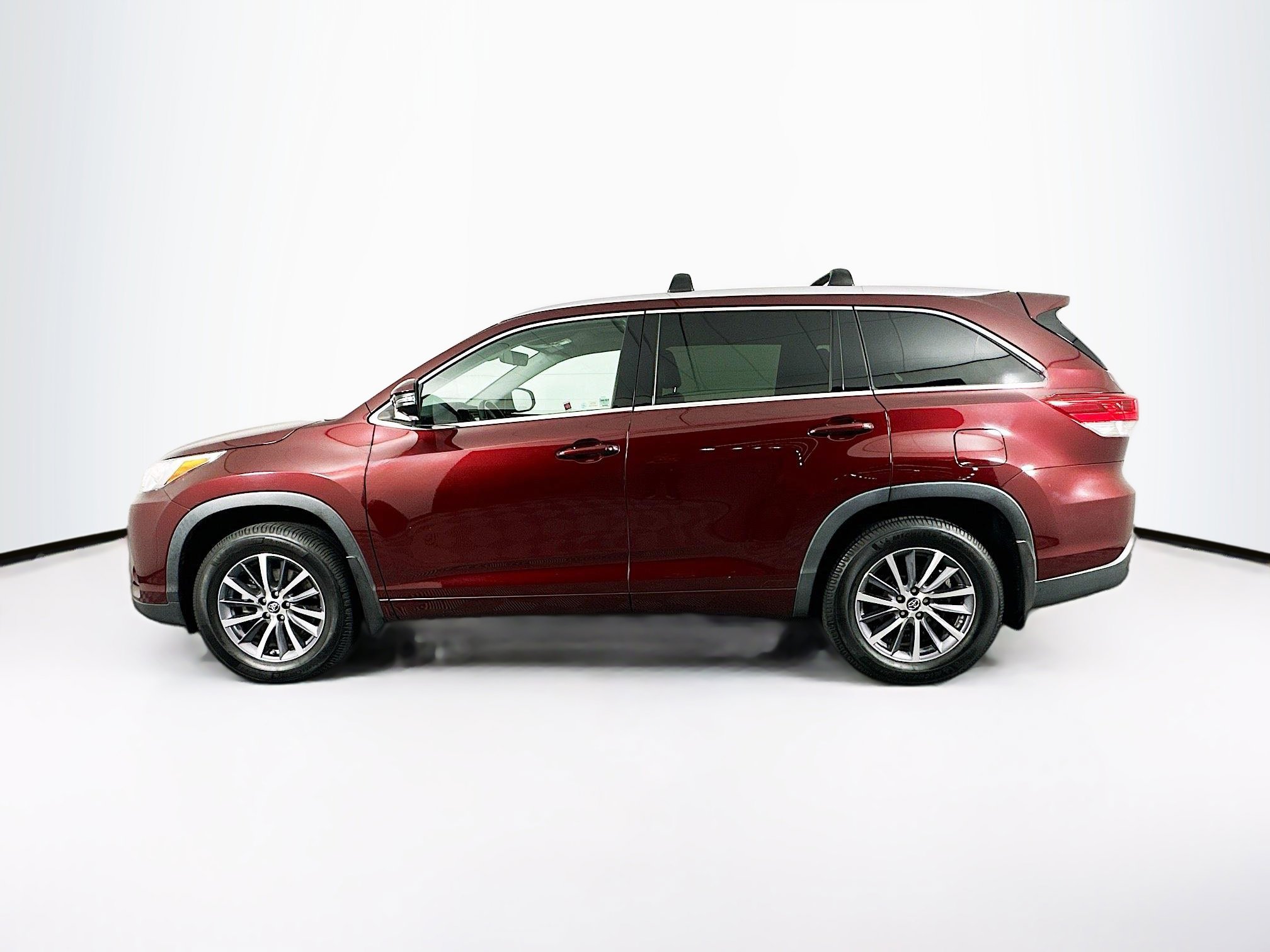 Used 2017 Toyota Highlander XLE AWD/4WD image 4