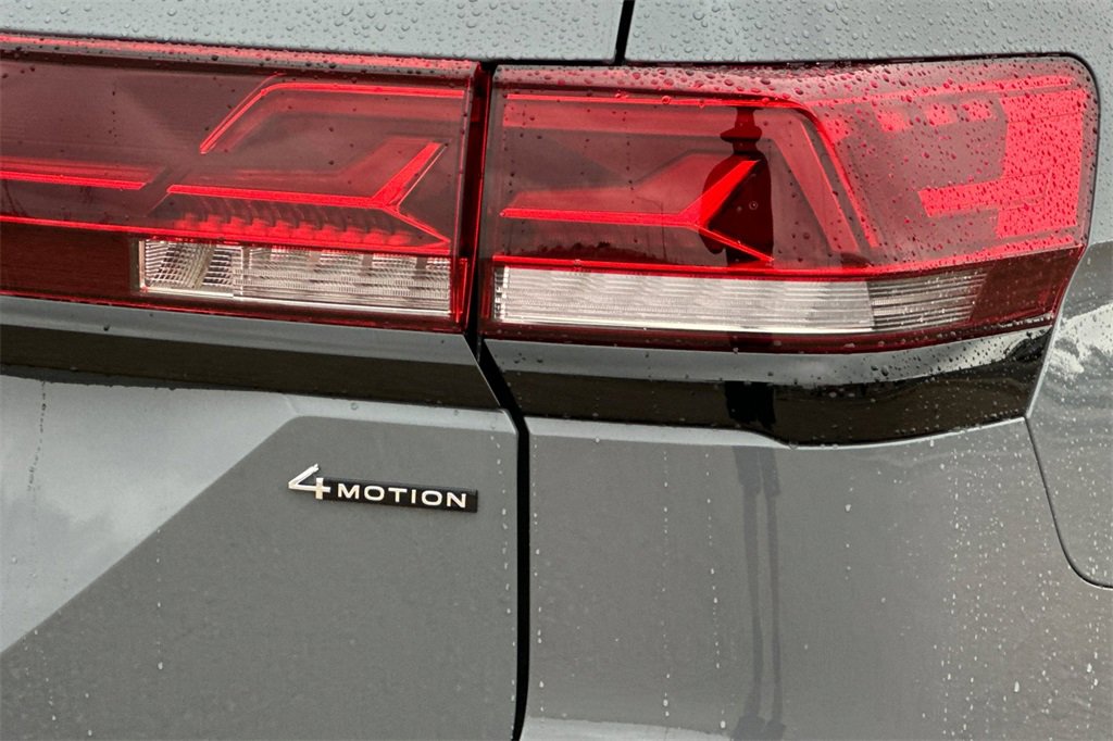 Used 2024 Volkswagen Atlas Peak Edition SE image 30
