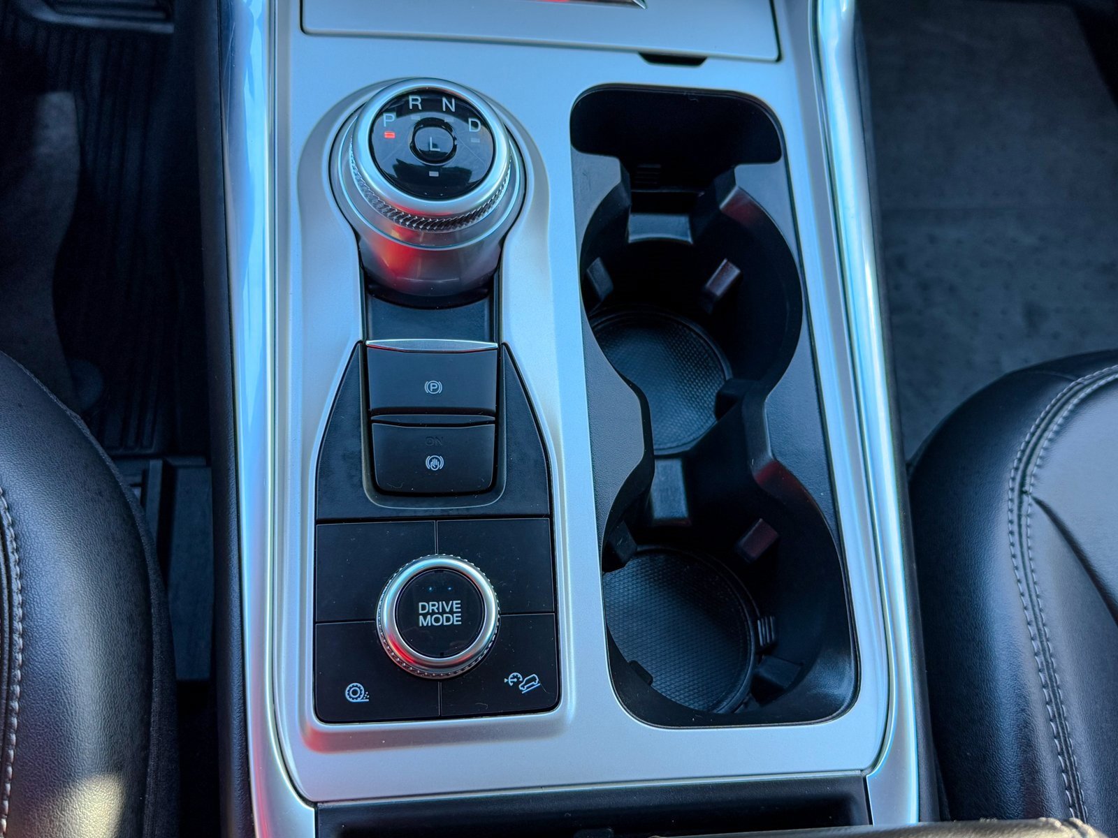 Certified 2022 Ford Explorer XLT w/ Equipment Group 202A image 31