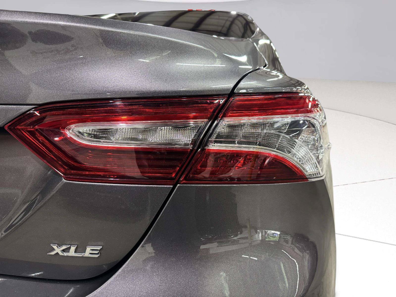 Used 2020 Toyota Camry XLE FWD image 18