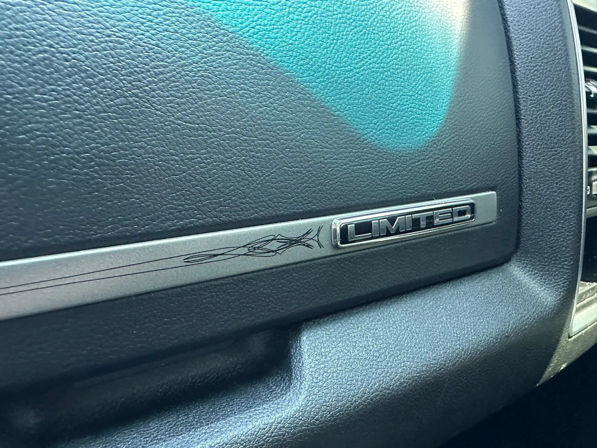 Used 2015 RAM 2500 Limited AWD/4WD image 44