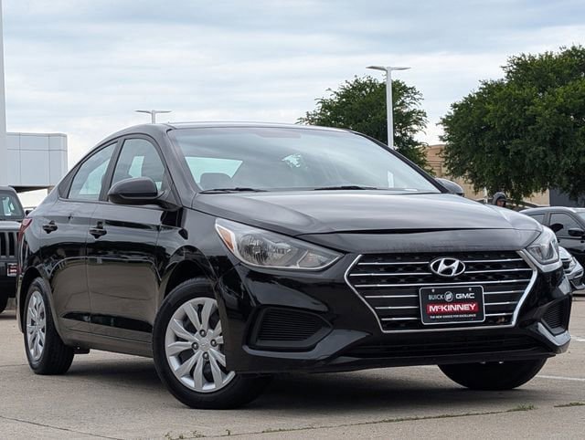Used 2022 Hyundai Accent SE FWD image 2
