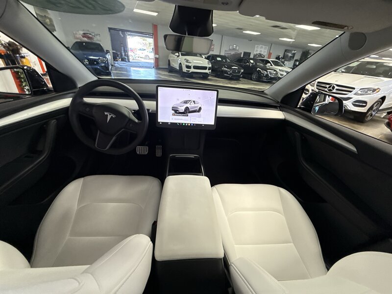 Used 2024 Tesla Model Y Performance AWD/4WD image 21