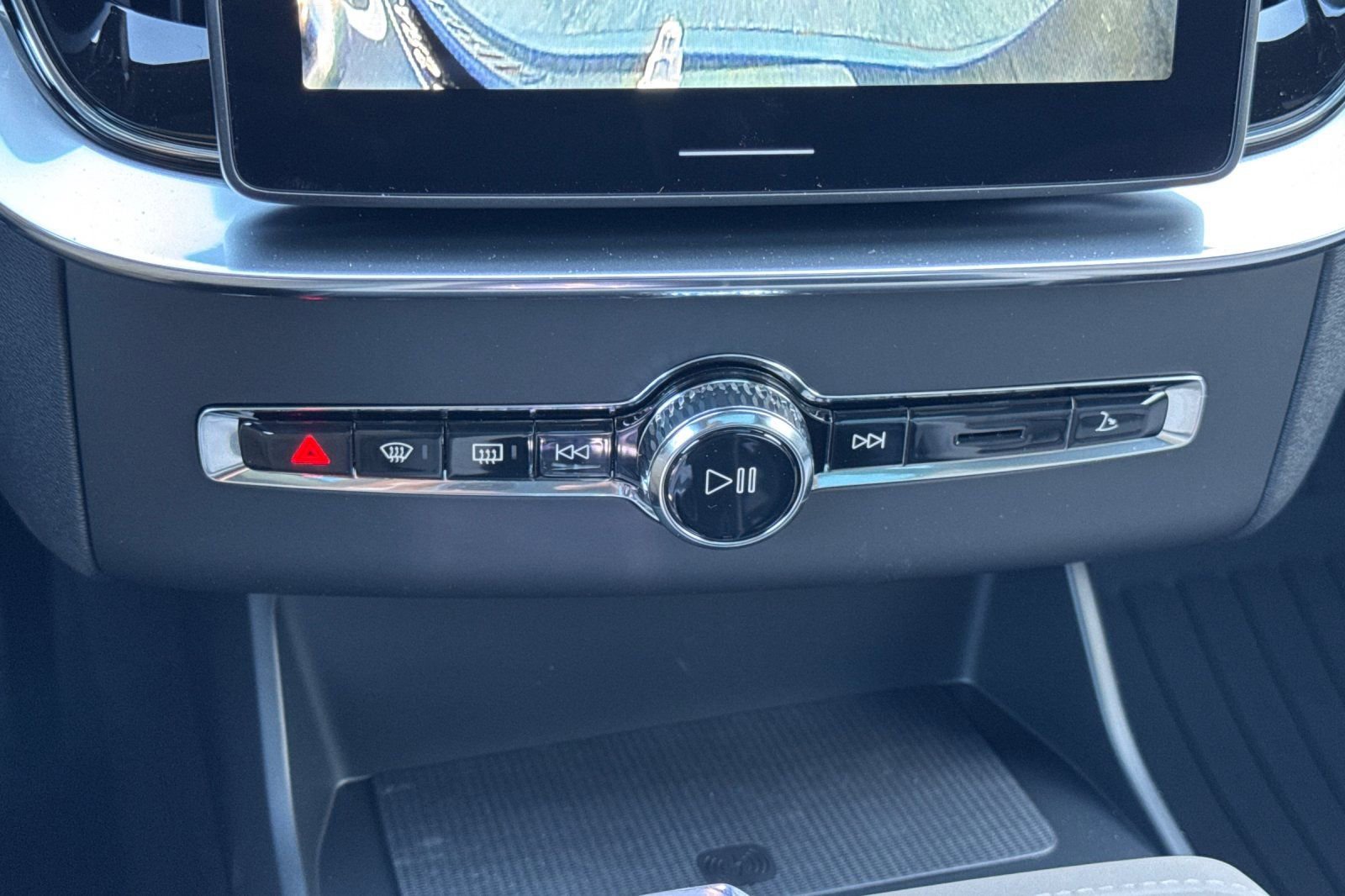 New 2026 Volvo XC90 T8 Plus w/ Protection Package image 24