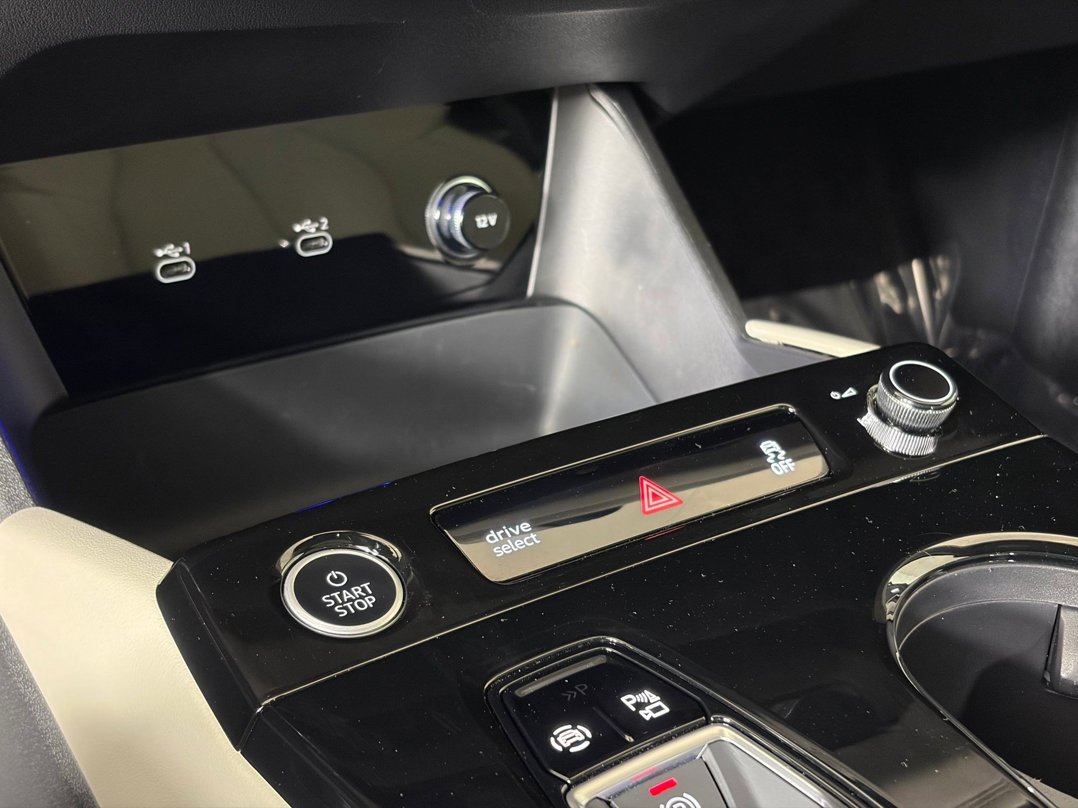 Certified 2025 Audi Q6 e-tron Premium Plus w/ Premium Plus image 28