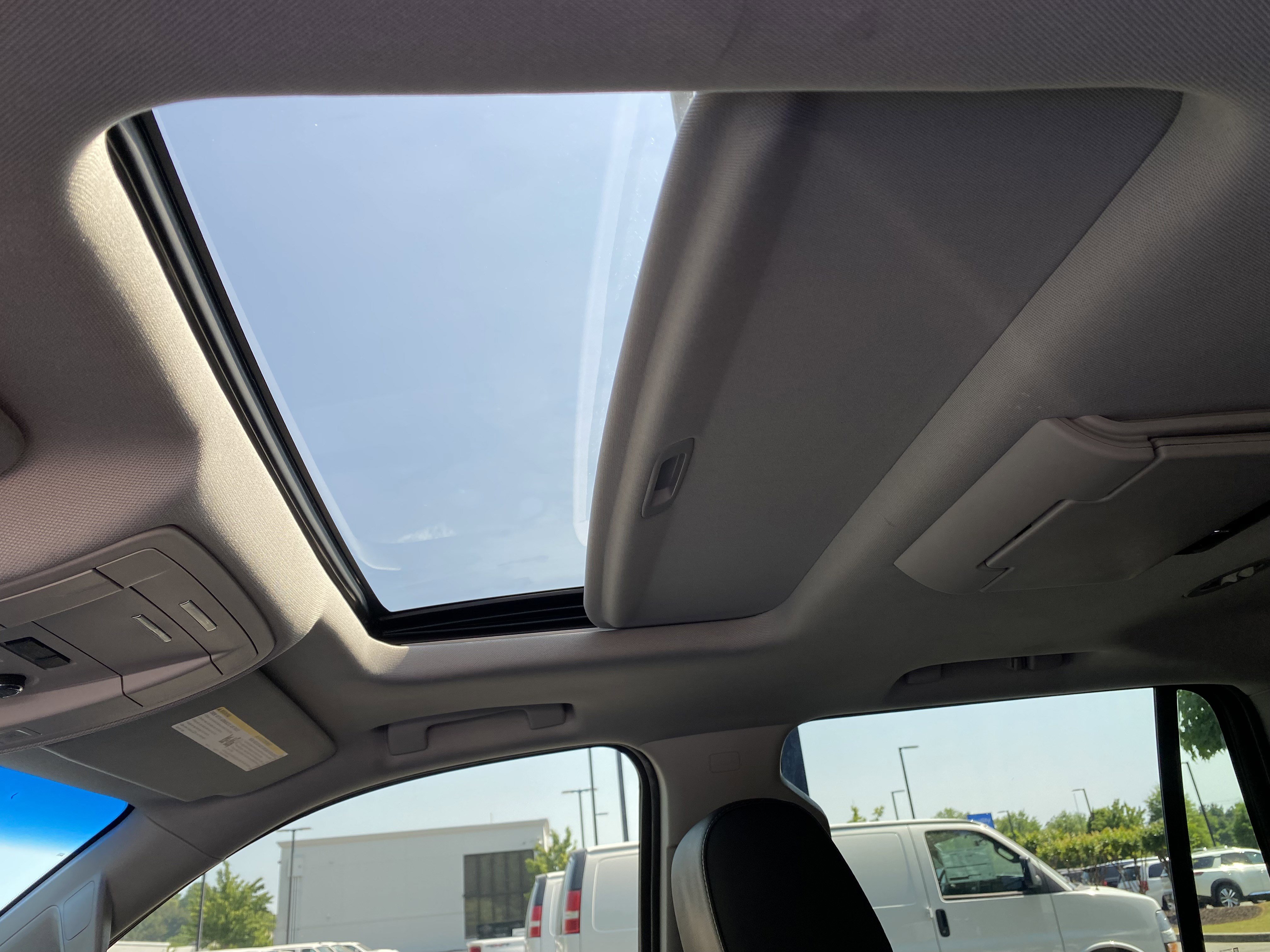 Used 2018 Chevrolet Tahoe Premier AWD/4WD image 35