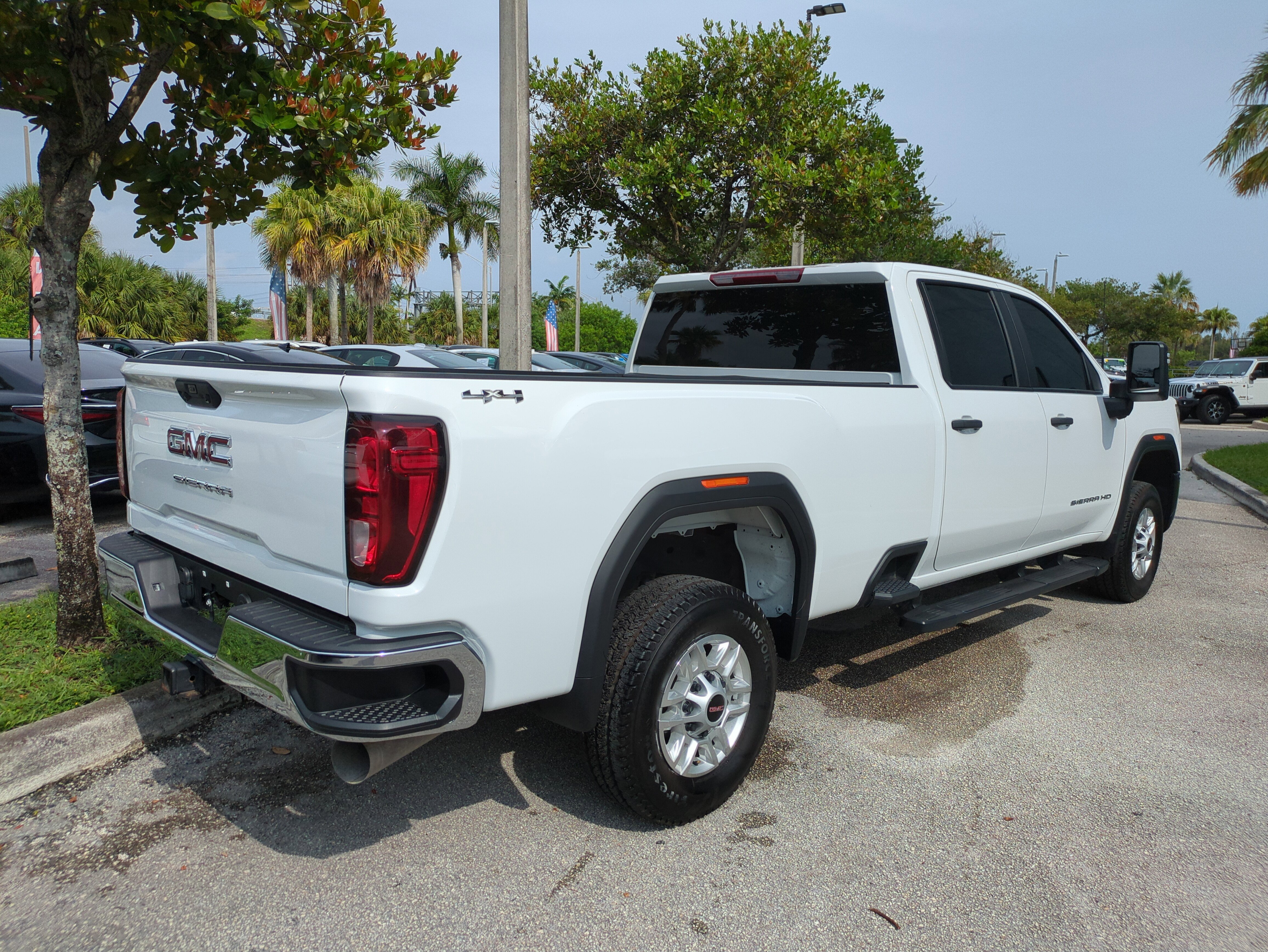 Used 2024 GMC Sierra 2500 Pro w/ Convenience Package image 5