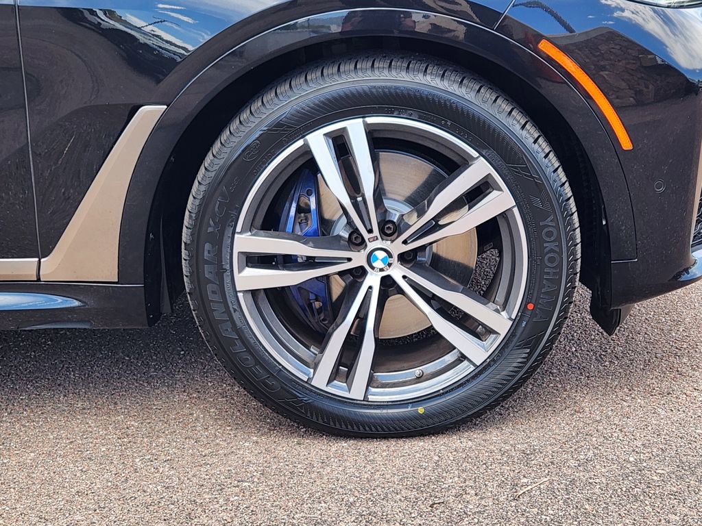 Used 2021 BMW X7 M50i w/ Dynamic Handling Package AWD/4WD image 30