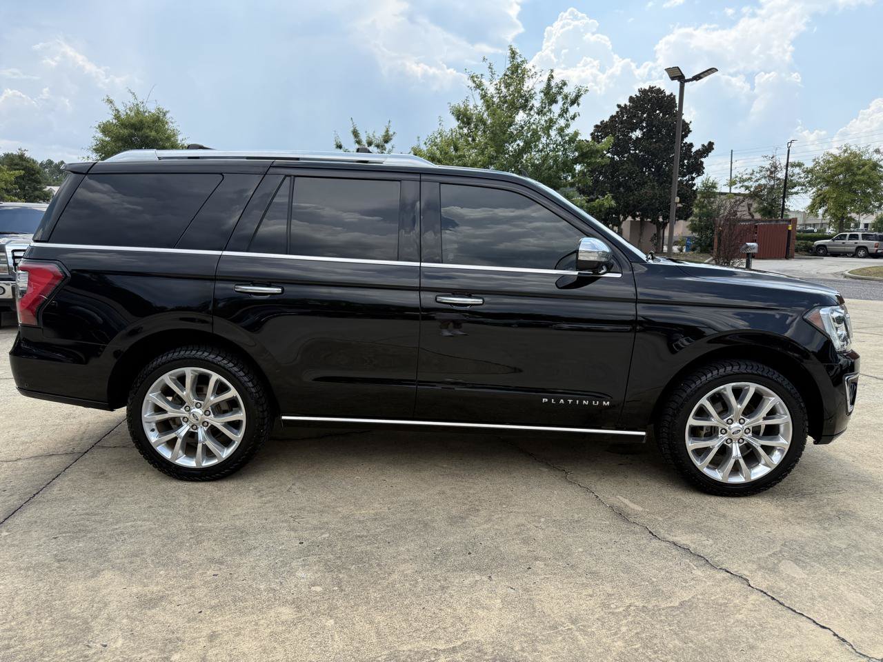 Used 2018 Ford Expedition Platinum AWD/4WD image 9
