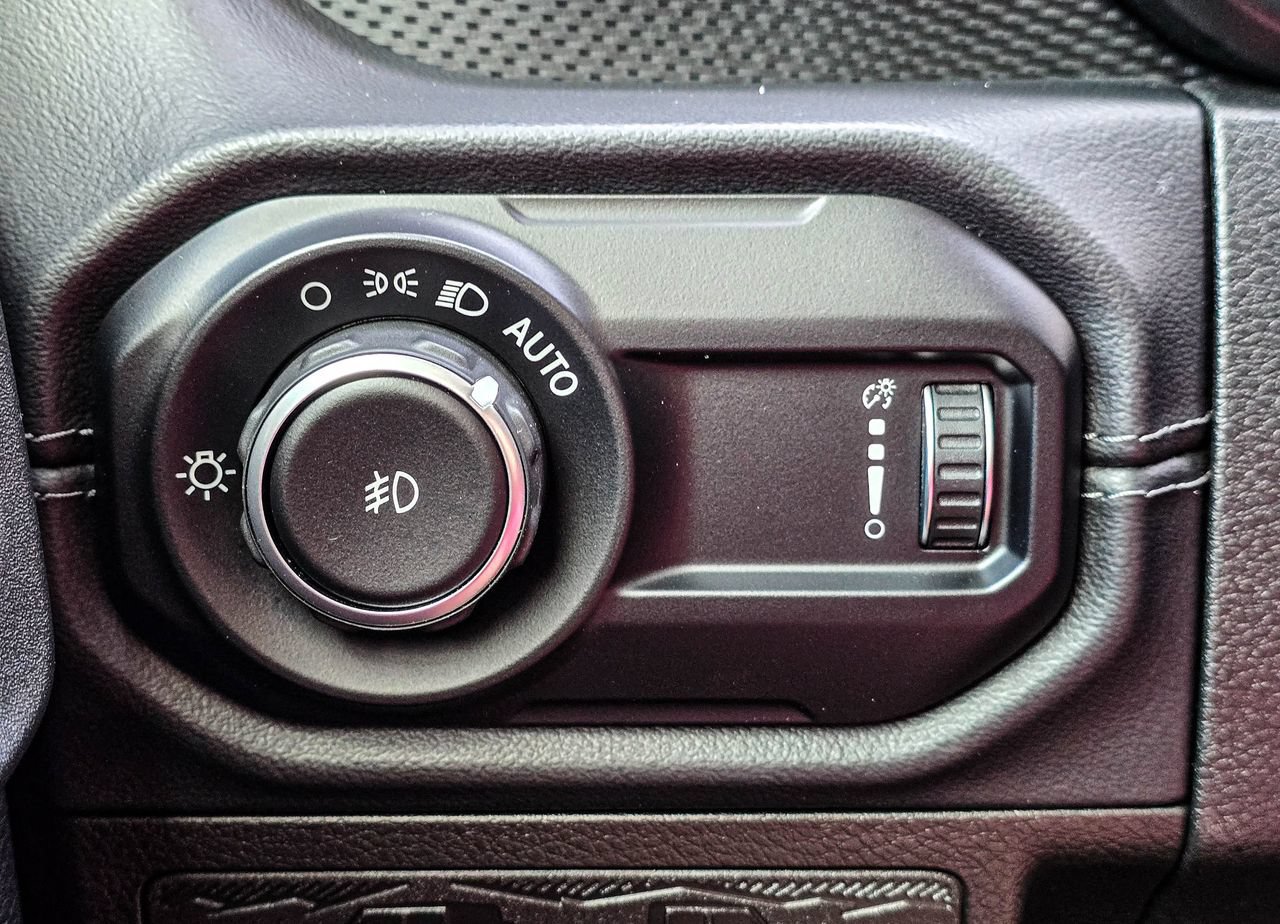 Used 2024 Jeep Wrangler Unlimited Rubicon AWD/4WD image 30