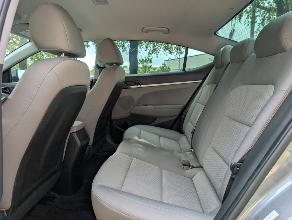 Used 2019 Hyundai Elantra SE FWD image 17