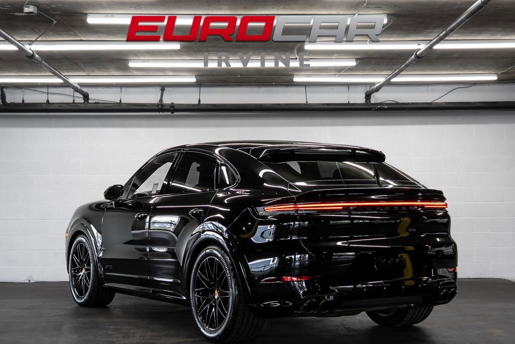 Used 2025 Porsche Cayenne GTS image 3
