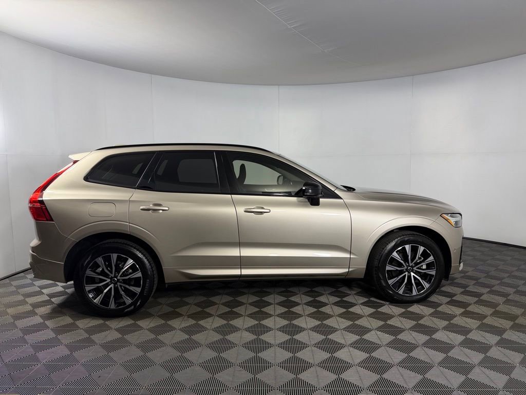 Used 2025 Volvo XC60 B5 Plus image 6
