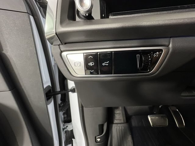 Used 2026 Cadillac Vistiq Platinum w/ LPO, Floor Liner Package AWD/4WD image 17