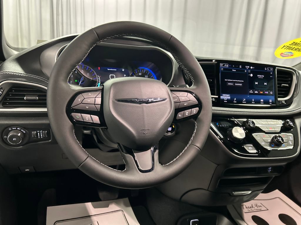 New 2026 Chrysler Pacifica Select w/ S Appearance Package FWD image 13