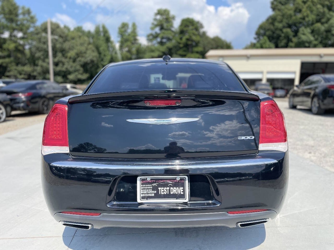 Used 2017 Chrysler 300 Limited RWD image 7