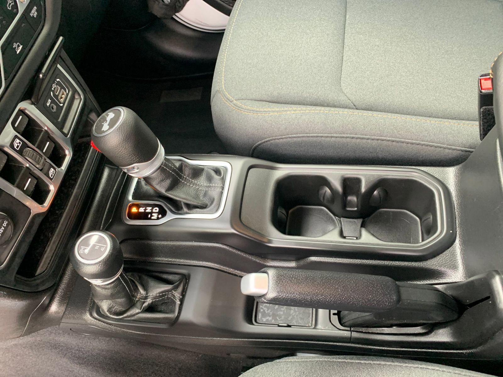 Used 2025 Jeep Wrangler Sahara image 40