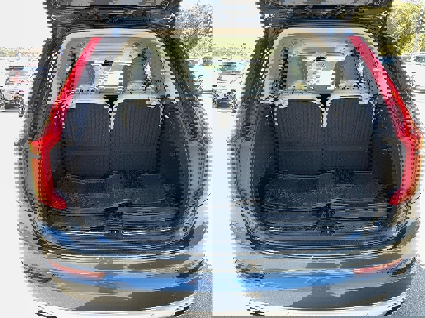 Used 2021 Volvo XC90 T5 Momentum w/ Protection Package Premier image 24