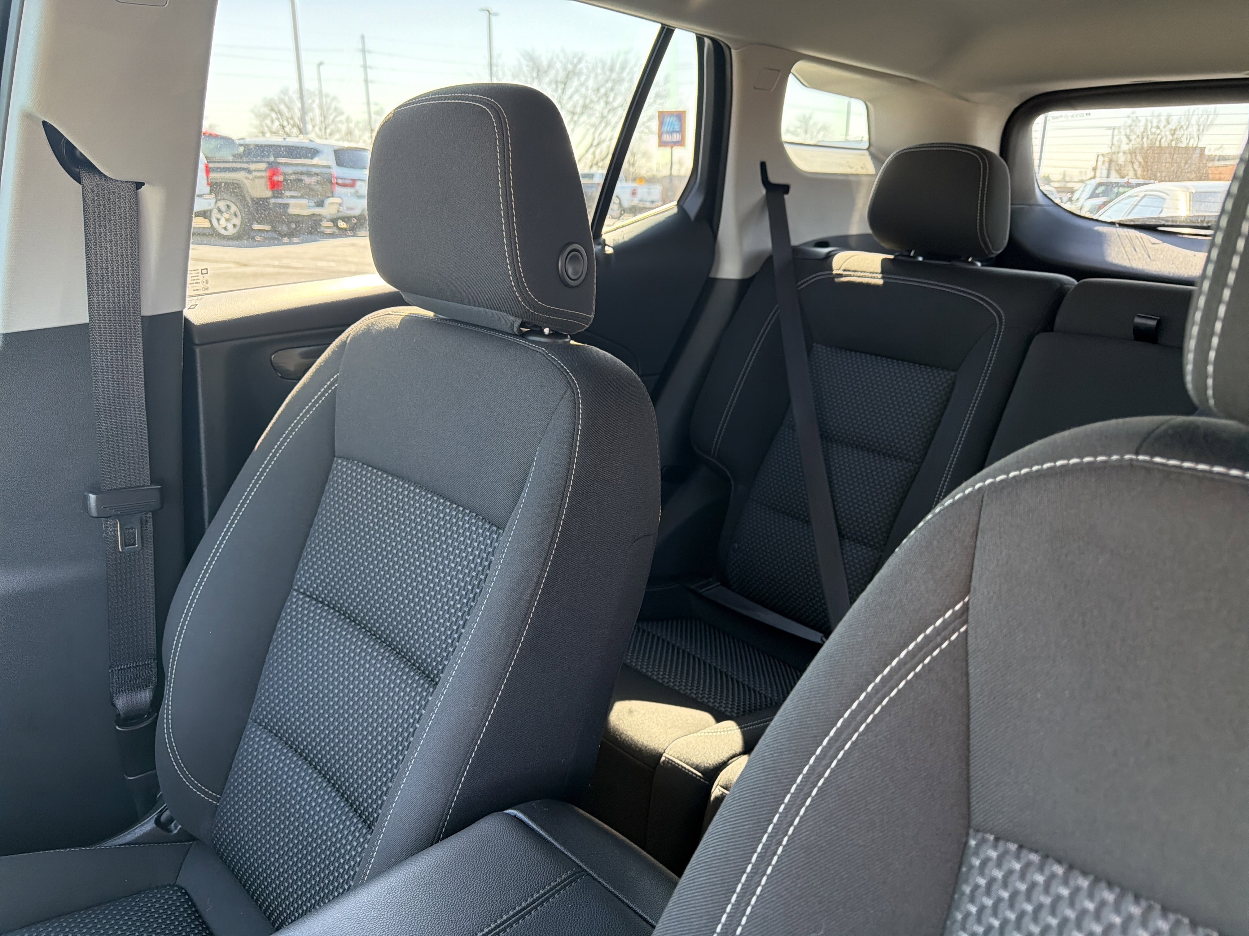 Used 2022 GMC Terrain SLE w/ Driver Convenience Package image 29