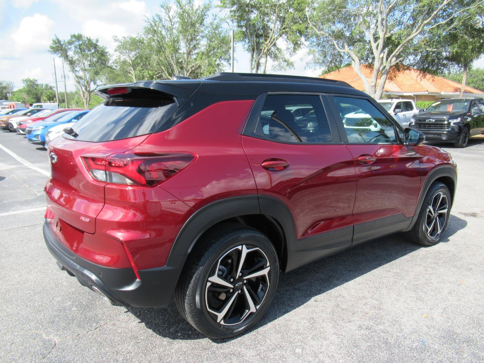 Used 2023 Chevrolet TrailBlazer RS w/ Sun and Liftgate Package FWD image 6