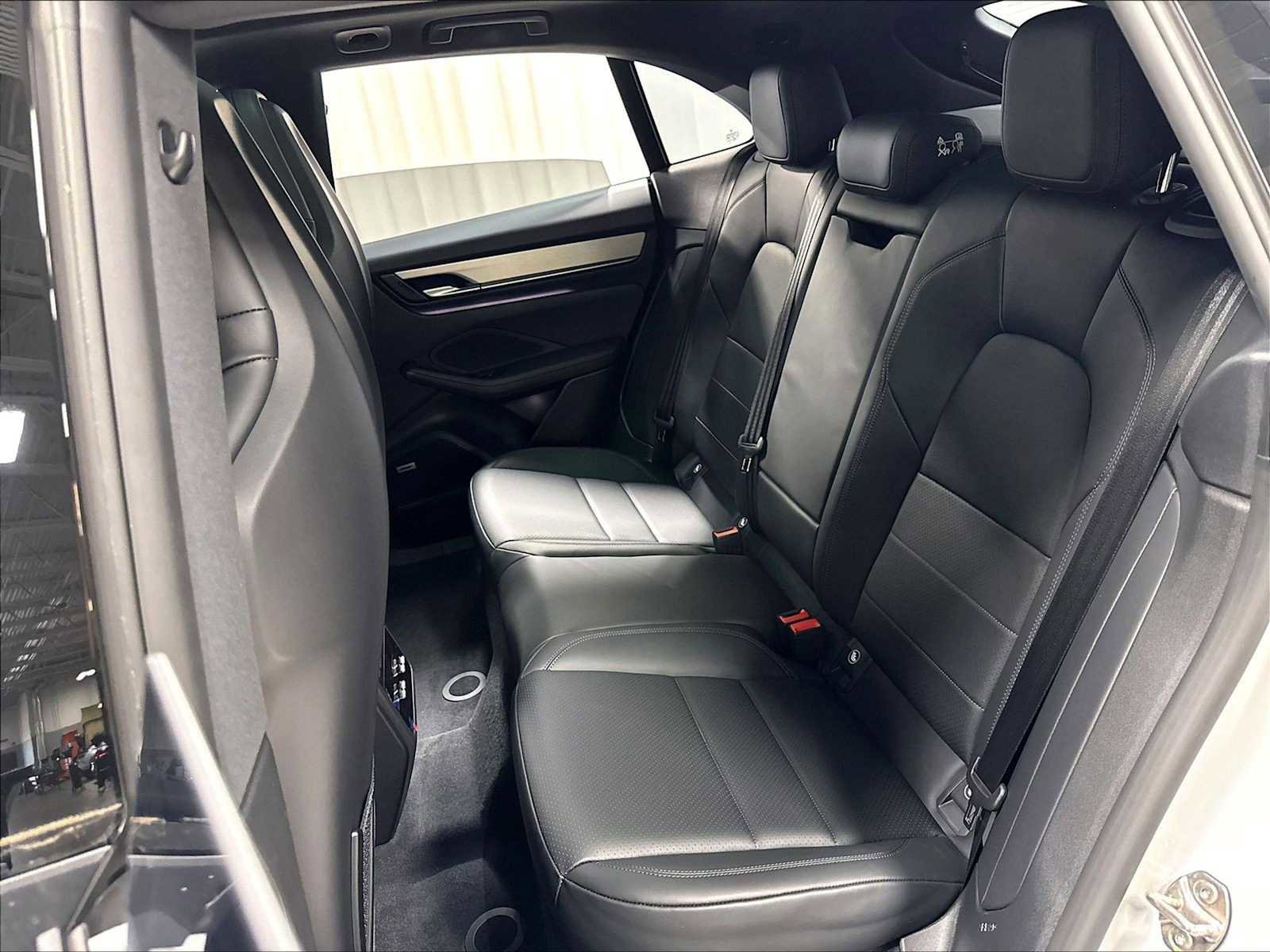 New 2026 Porsche Macan Electric RWD image 25