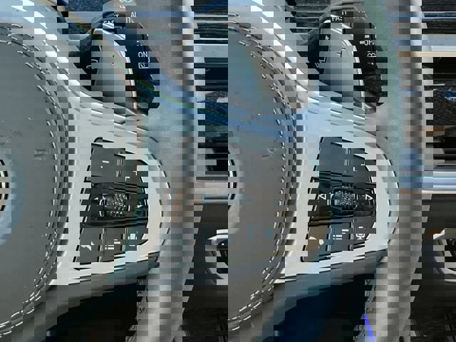 Used 2025 BMW X5 xDrive40i w/ M Sport Package image 14