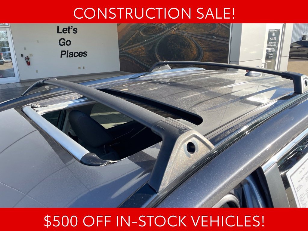 Used 2021 Toyota RAV4 XLE w/ Convenience Package AWD/4WD image 3