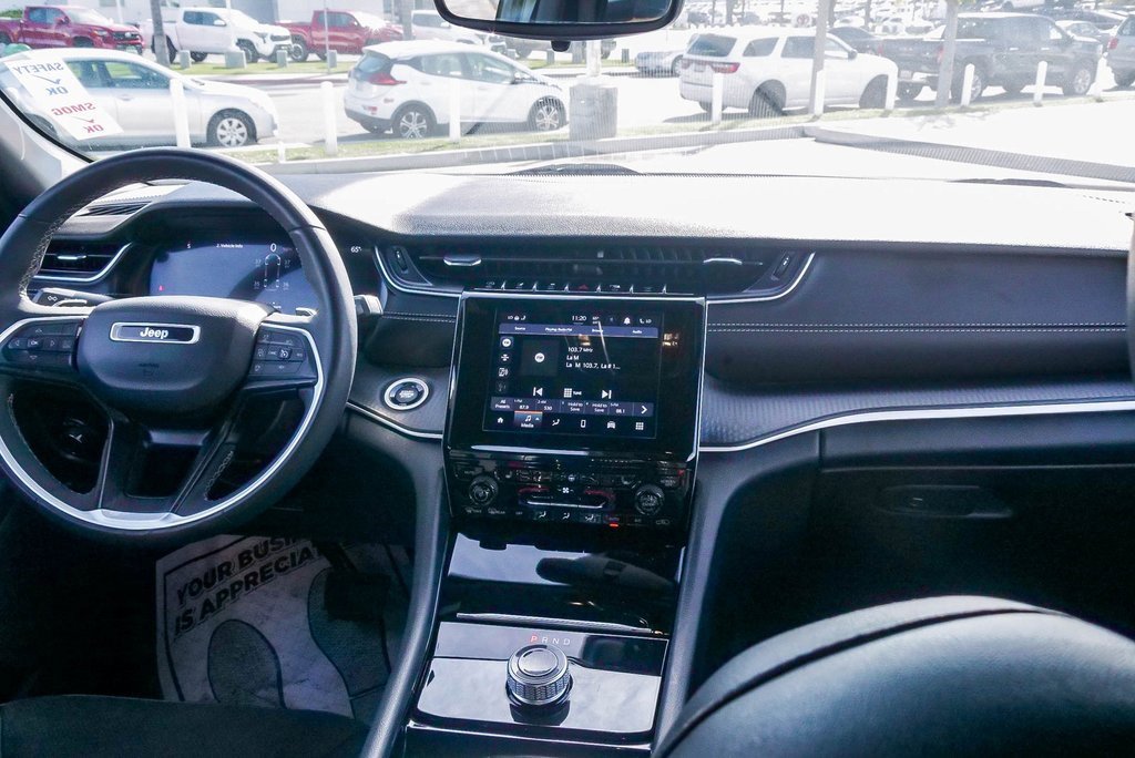 Used 2023 Jeep Grand Cherokee L Laredo image 12