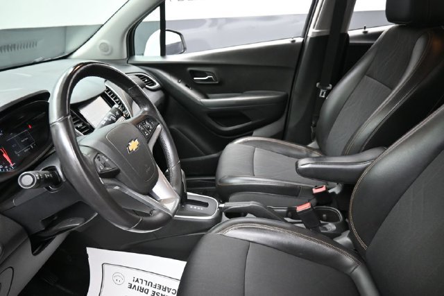 Used 2017 Chevrolet Trax LT w/ LT Convenience Package FWD image 16