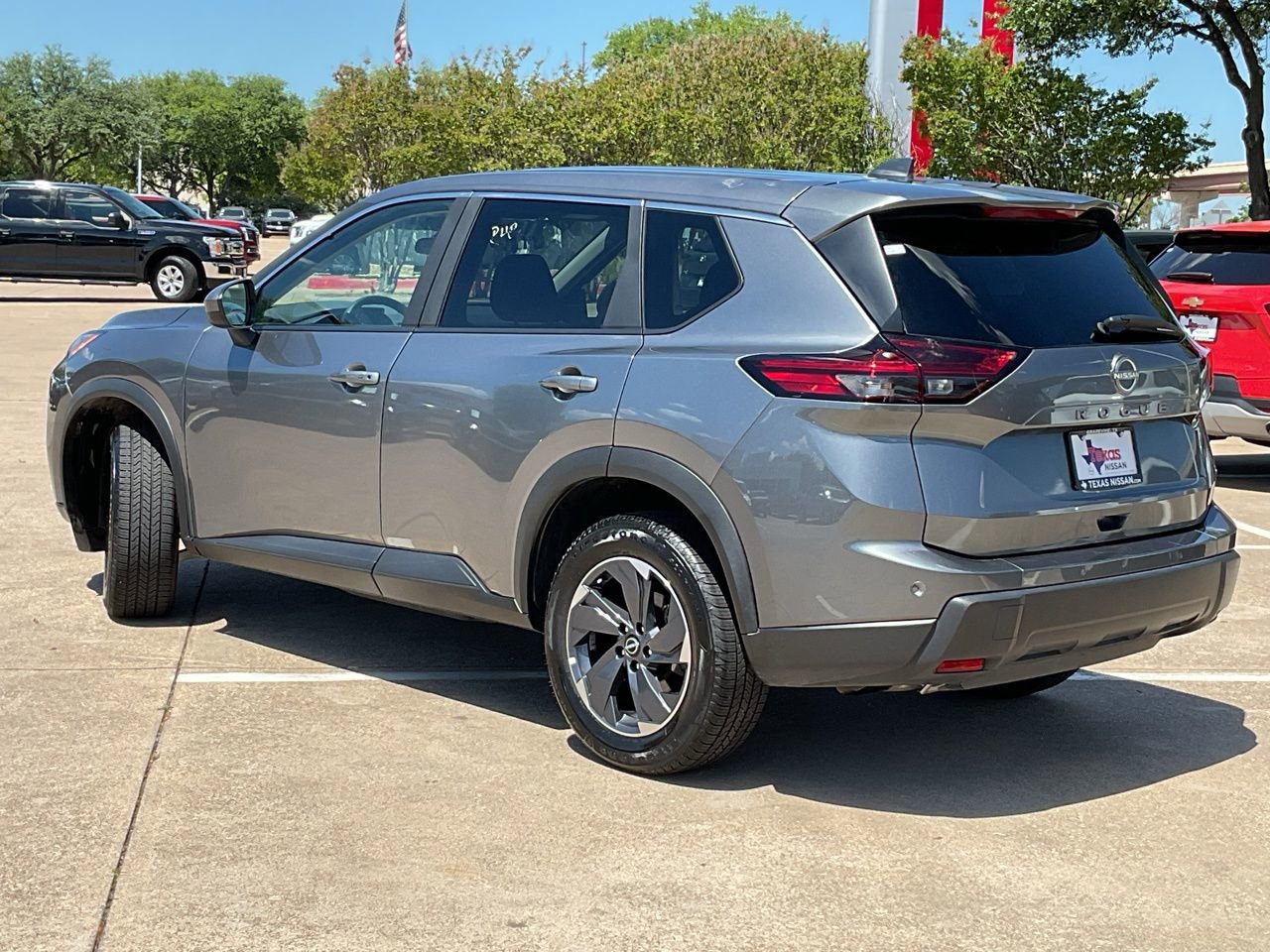 Used 2025 Nissan Rogue SV image 7