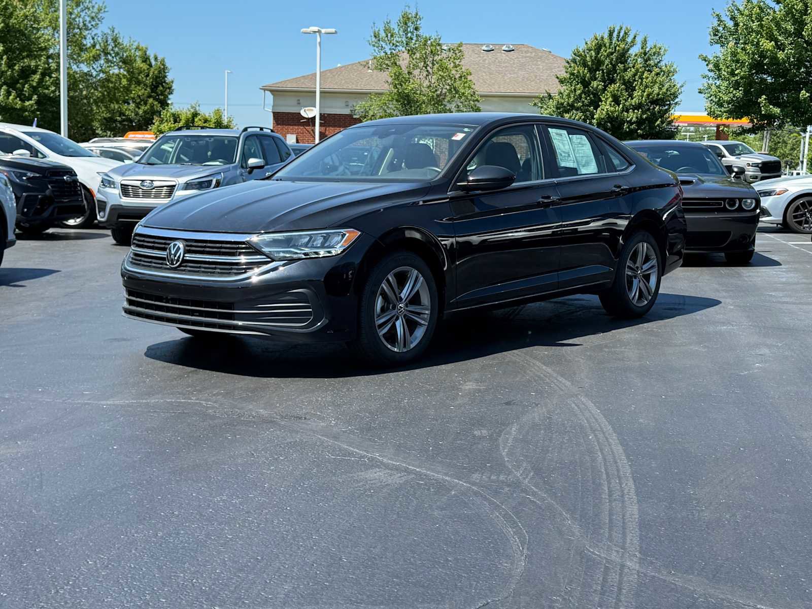 Certified 2023 Volkswagen Jetta SE FWD image 1