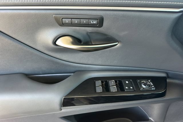 Used 2025 Lexus ES 300h w/ Premium Package FWD image 12
