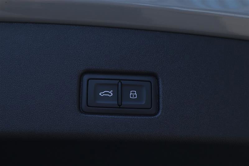 Used 2024 Audi Q4 e-tron Premium Plus image 30