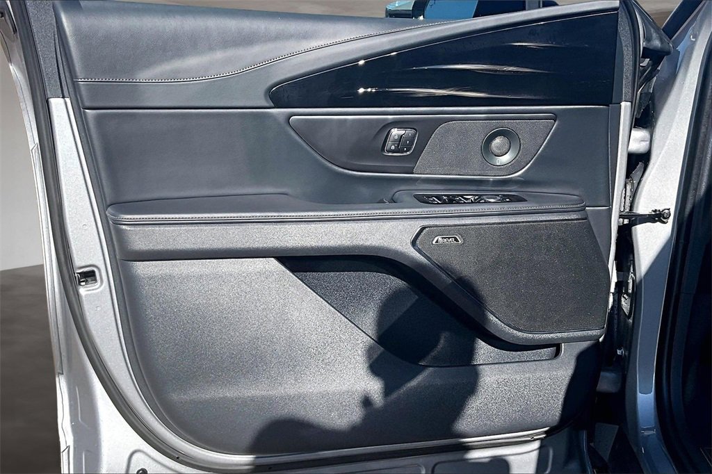 Used 2024 Lincoln Nautilus Reserve w/ Equipment Group 202A image 18