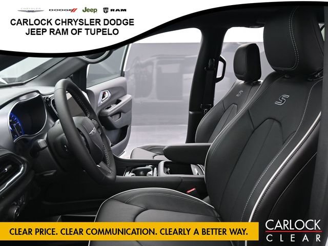 New 2026 Chrysler Pacifica Limited w/ Uconnect Theater Family Group FWD image 11
