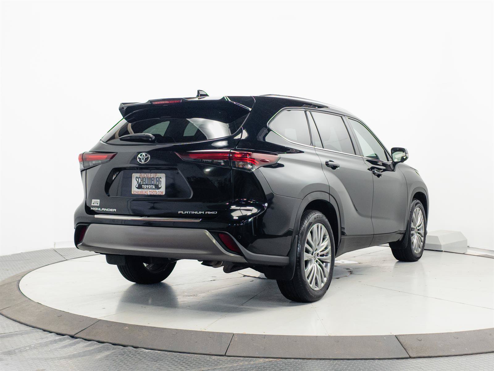 Certified 2024 Toyota Highlander Platinum AWD/4WD image 13
