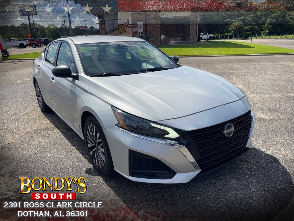 Used 2024 Nissan Altima 2.5 SV image 3