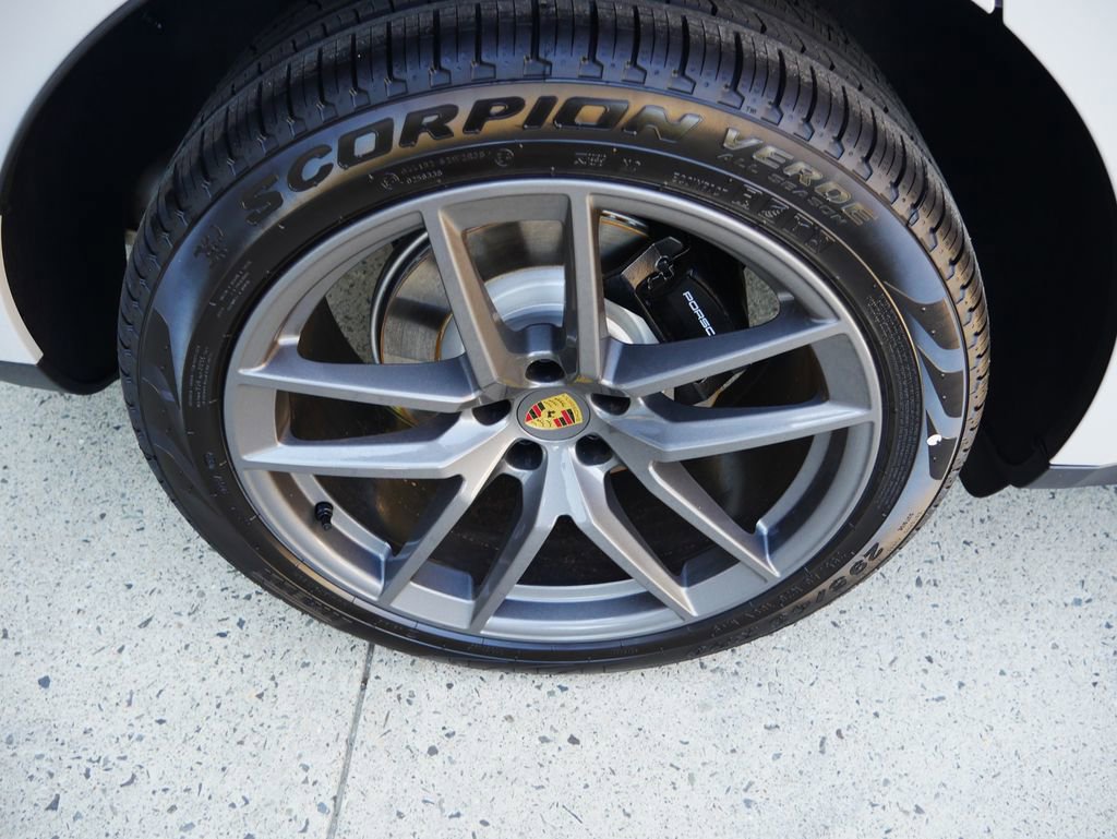 New 2026 Porsche Macan AWD/4WD image 40