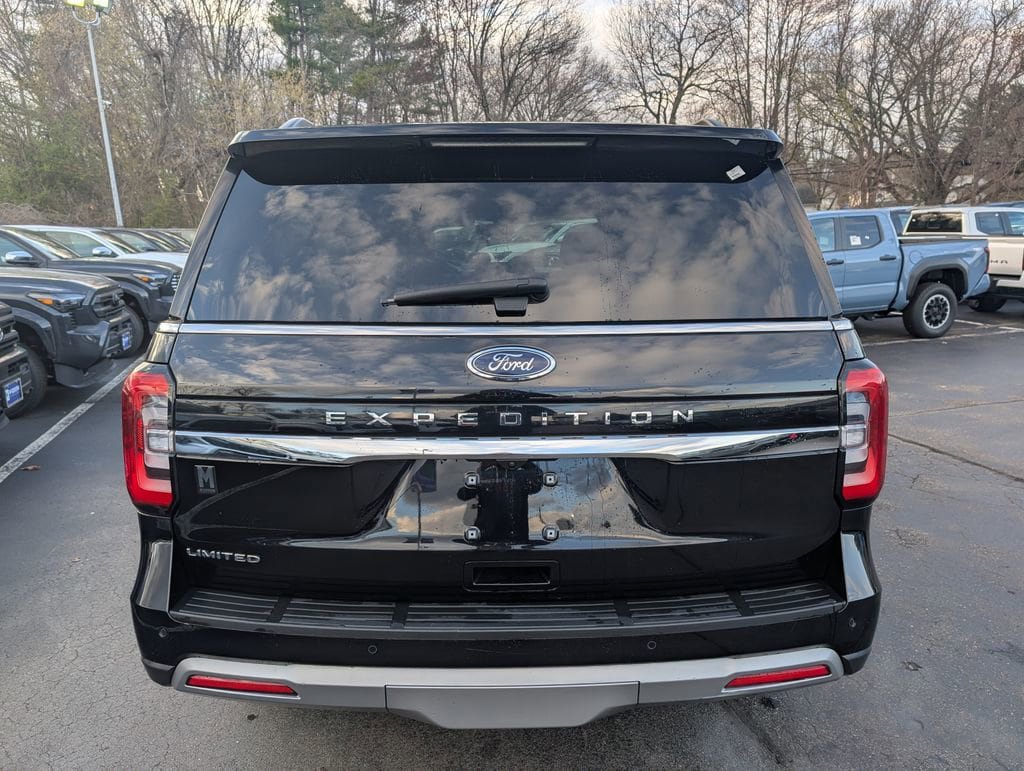 Used 2024 Ford Expedition Limited AWD/4WD image 6