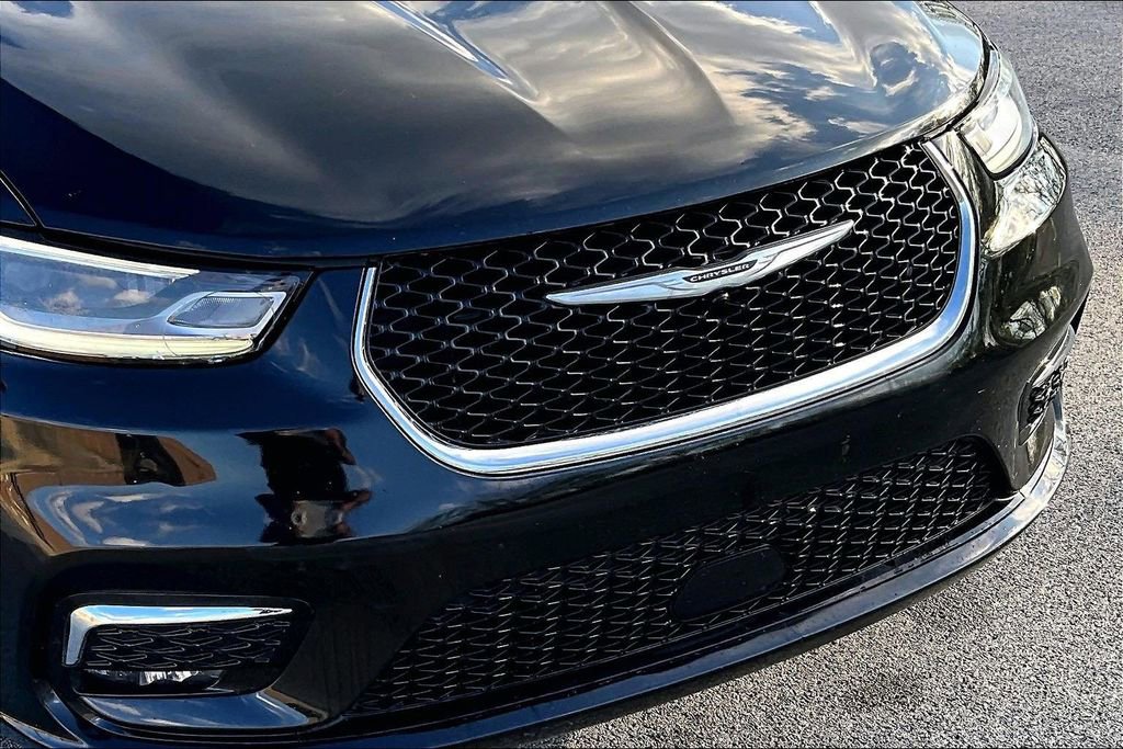 Used 2024 Chrysler Pacifica Limited image 31