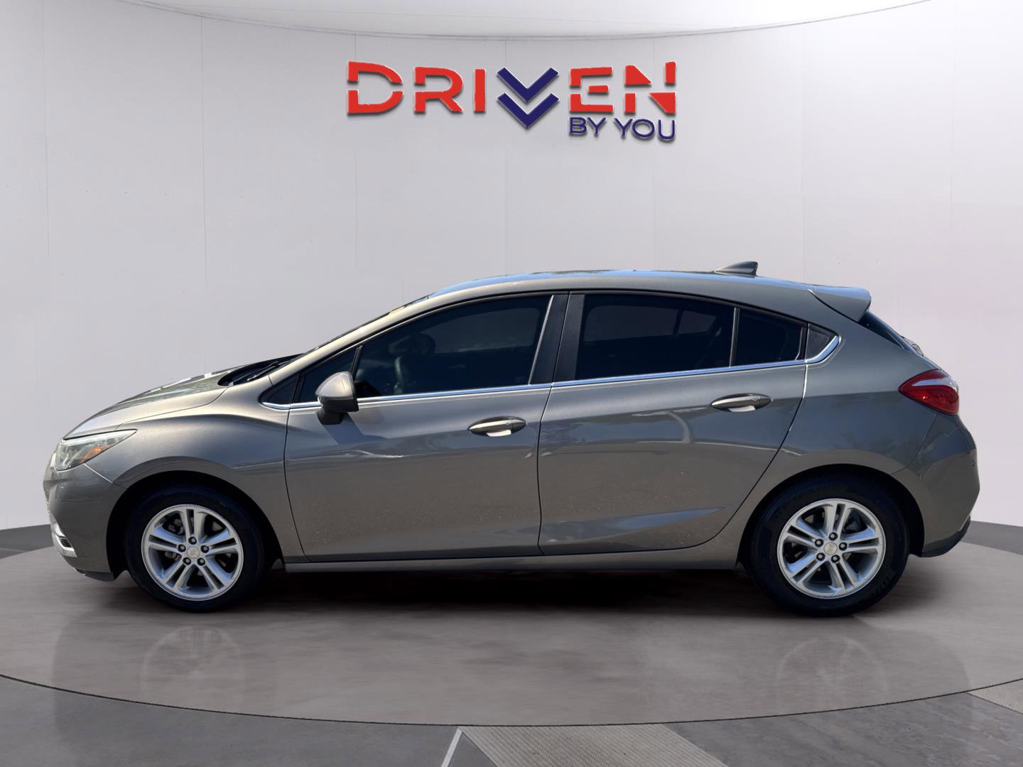 Used 2017 Chevrolet Cruze LT w/ Convenience Package FWD image 2