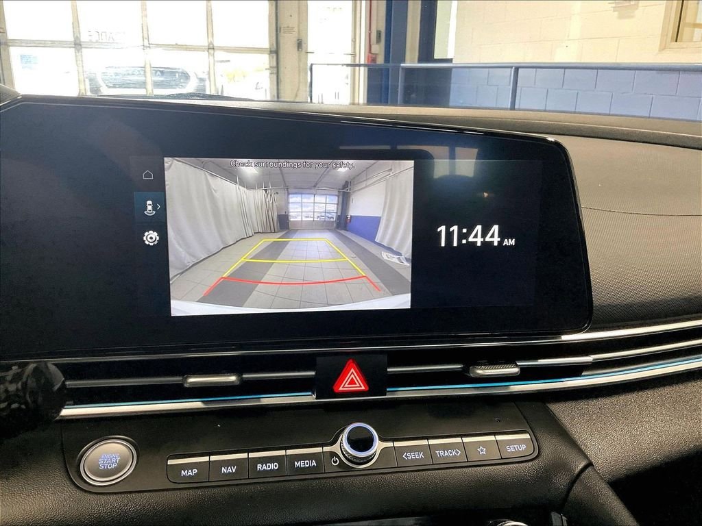 Used 2025 Hyundai Elantra Limited FWD image 19