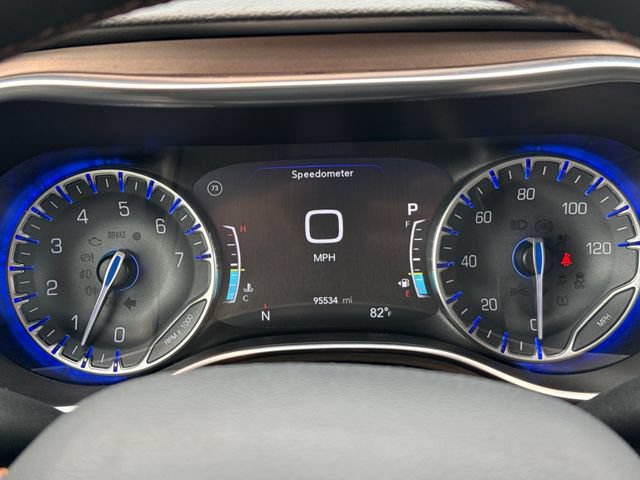 Used 2017 Chrysler Pacifica Touring-L Plus w/ Tire & Wheel Group FWD image 17