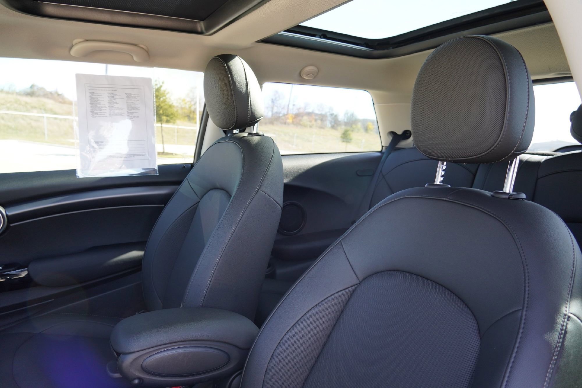 Used 2023 MINI Cooper 2-Door Hardtop image 11